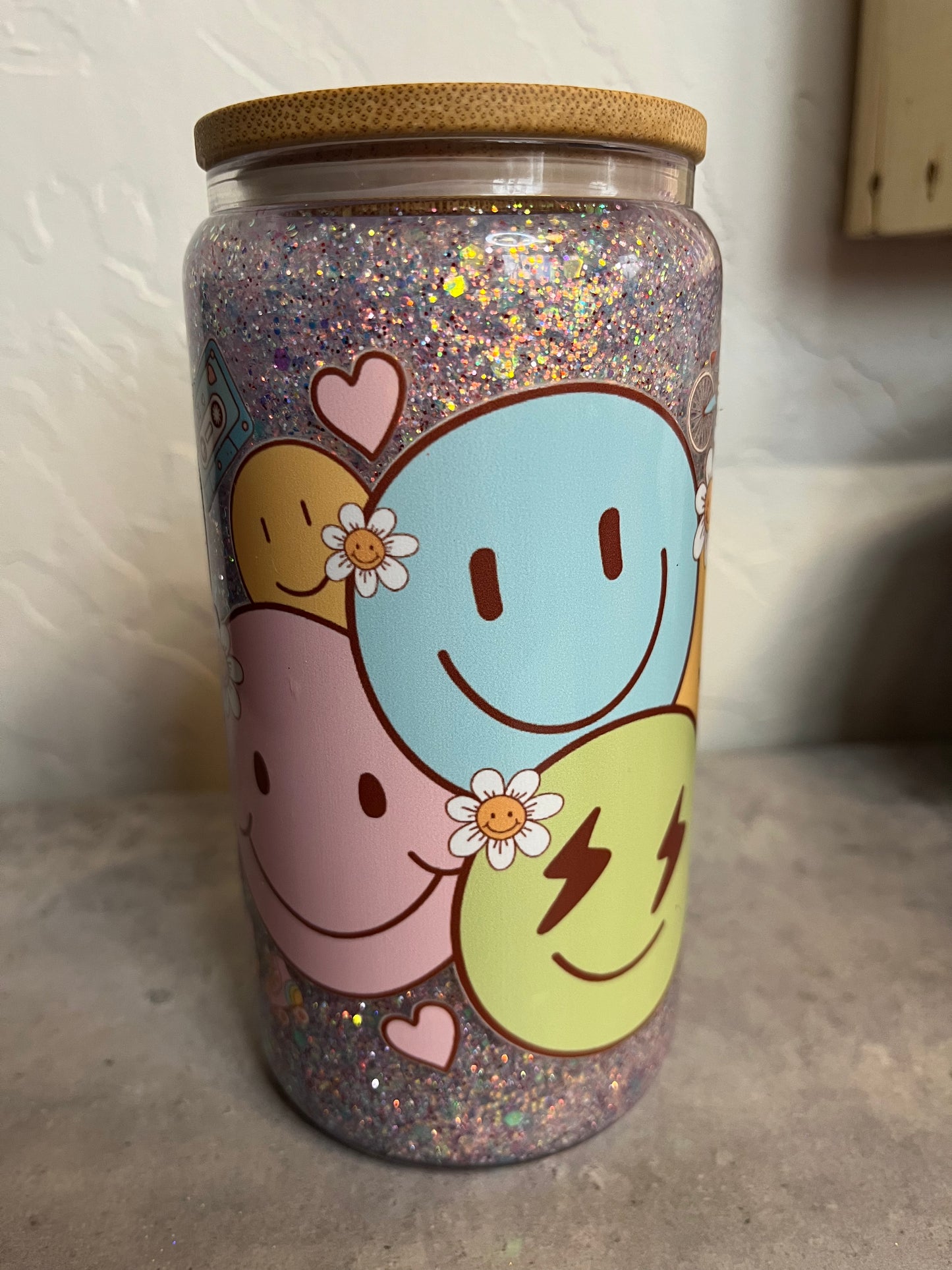 16 oz Glass Smiley Snow Globe Tumbler